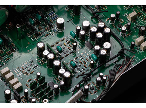 Marantz Model 40n - Sort Integrertforsterker med innebygget HEOS