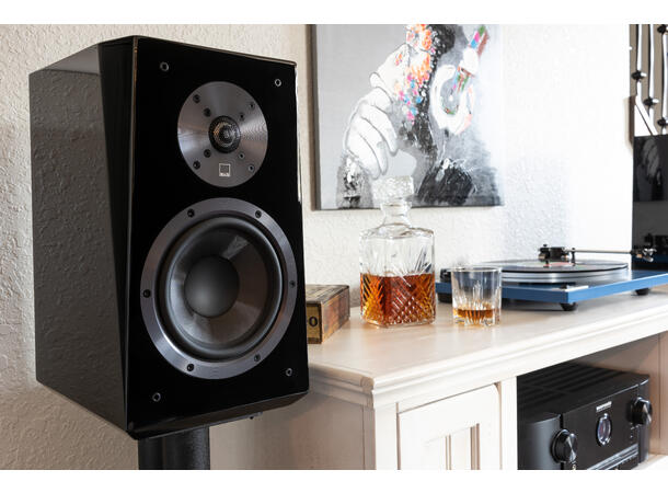 SVS Ultra Bookshelf - Pianosort Høyttaler til hjemmekino eller stereo