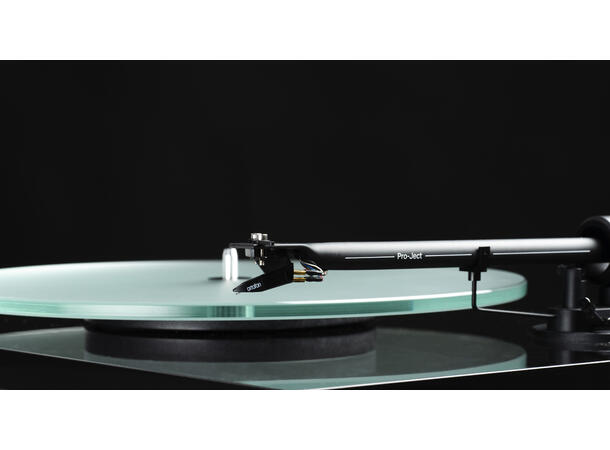 Pro-Ject T1 EVO - piano sort Platespiller med Ortofon OM10 pickup
