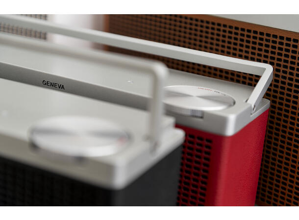 Geneva Touring M - rød B-vare Portabel bluetoothhøyttaler