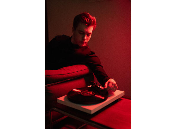 Pro-Ject Debut Carbon EVO - blå B-VARE Ortofon 2M Red pickup