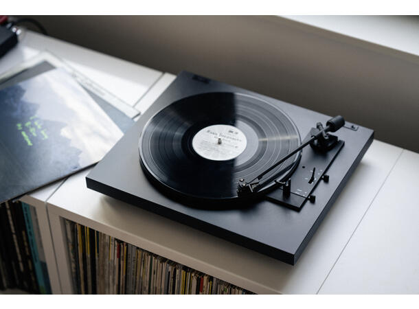 Pro-Ject A1.2 - sort Helautomatisk platespiller- MM E pickup