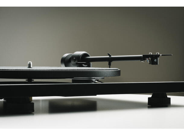 Pro-Ject E1.2 - sort piano