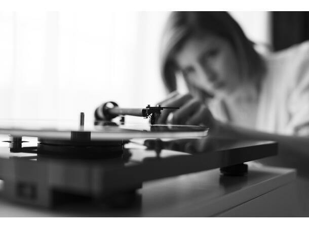 Pro-Ject T1 BT (OM5e) - hvit Platespiller med Riaa og Bluetooth