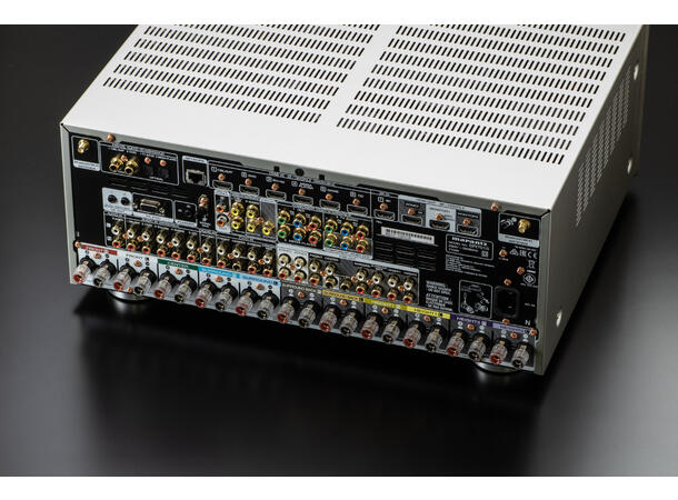 Marantz SR7015 9.2Ch 8K AV Receiver med HEOS