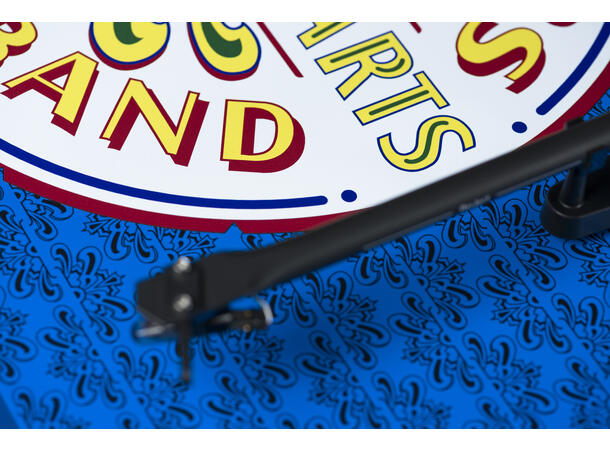 Pro-Ject Essential lll -  Sgt. Pepper Art collection platespiller med OM10