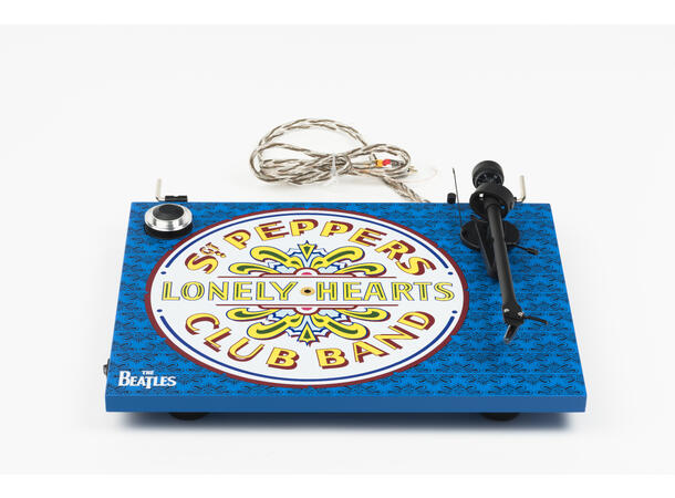 Pro-Ject Essential lll -  Sgt. Pepper Art collection platespiller med OM10
