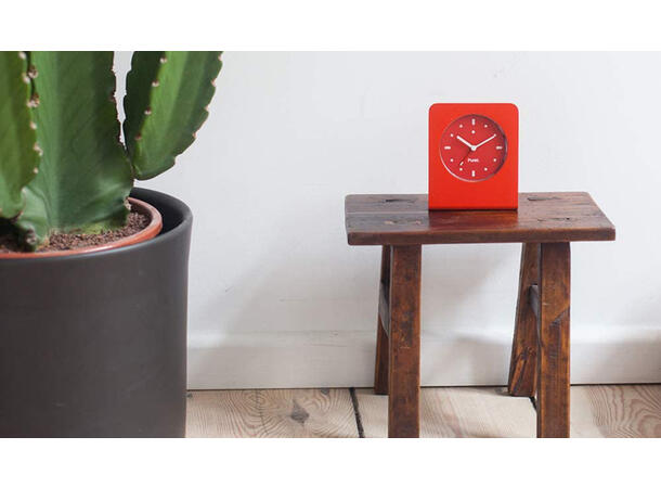 Punkt. Alarm Clock AC01 - rød Design by Jasper Morrison