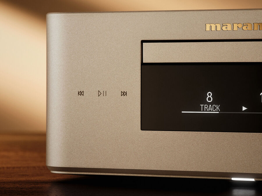 Detaljer i fronten på Marantz MCR 60n i Champagne Gold