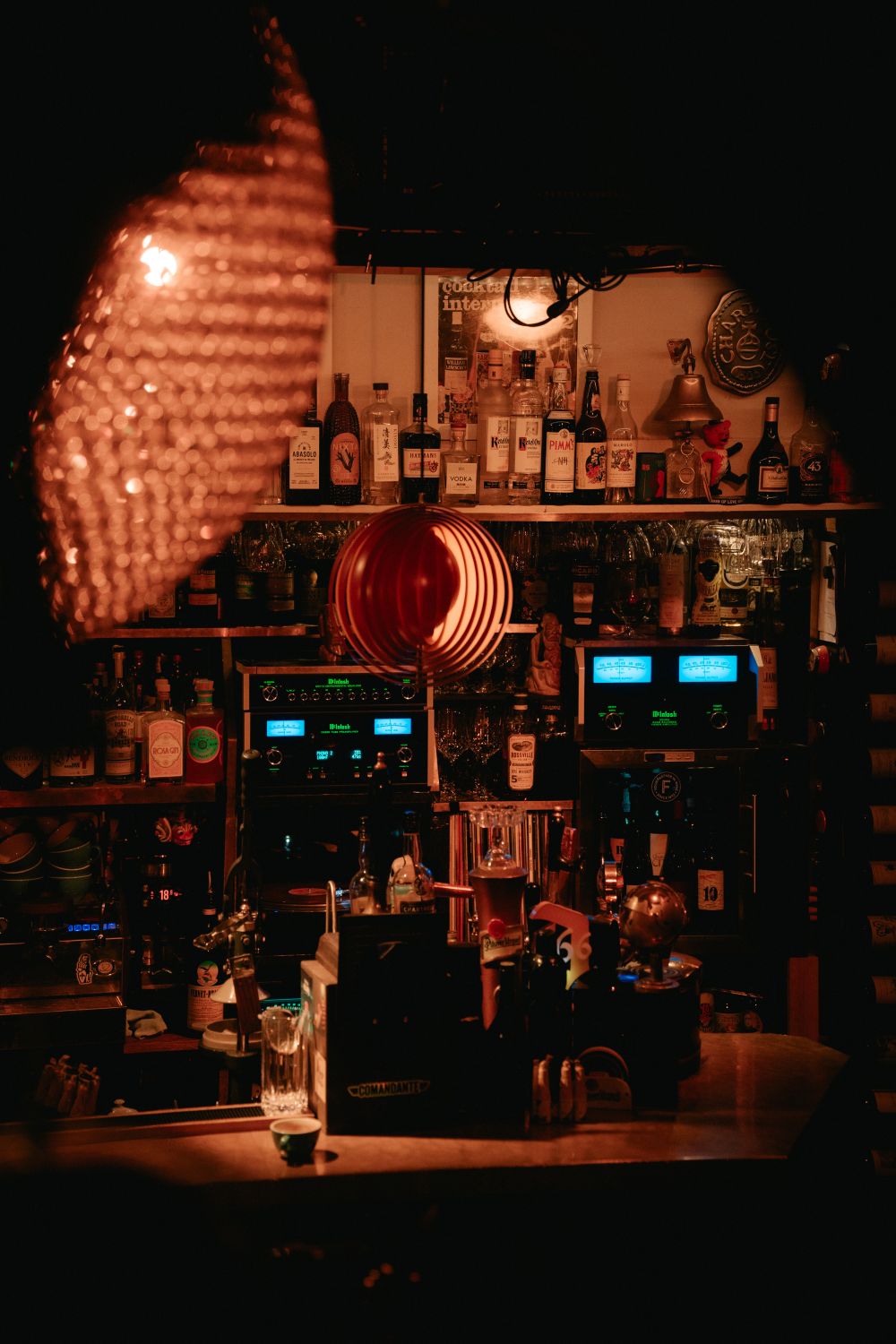 McIntosh-utstyr og vinylsamling i Bar Moskus