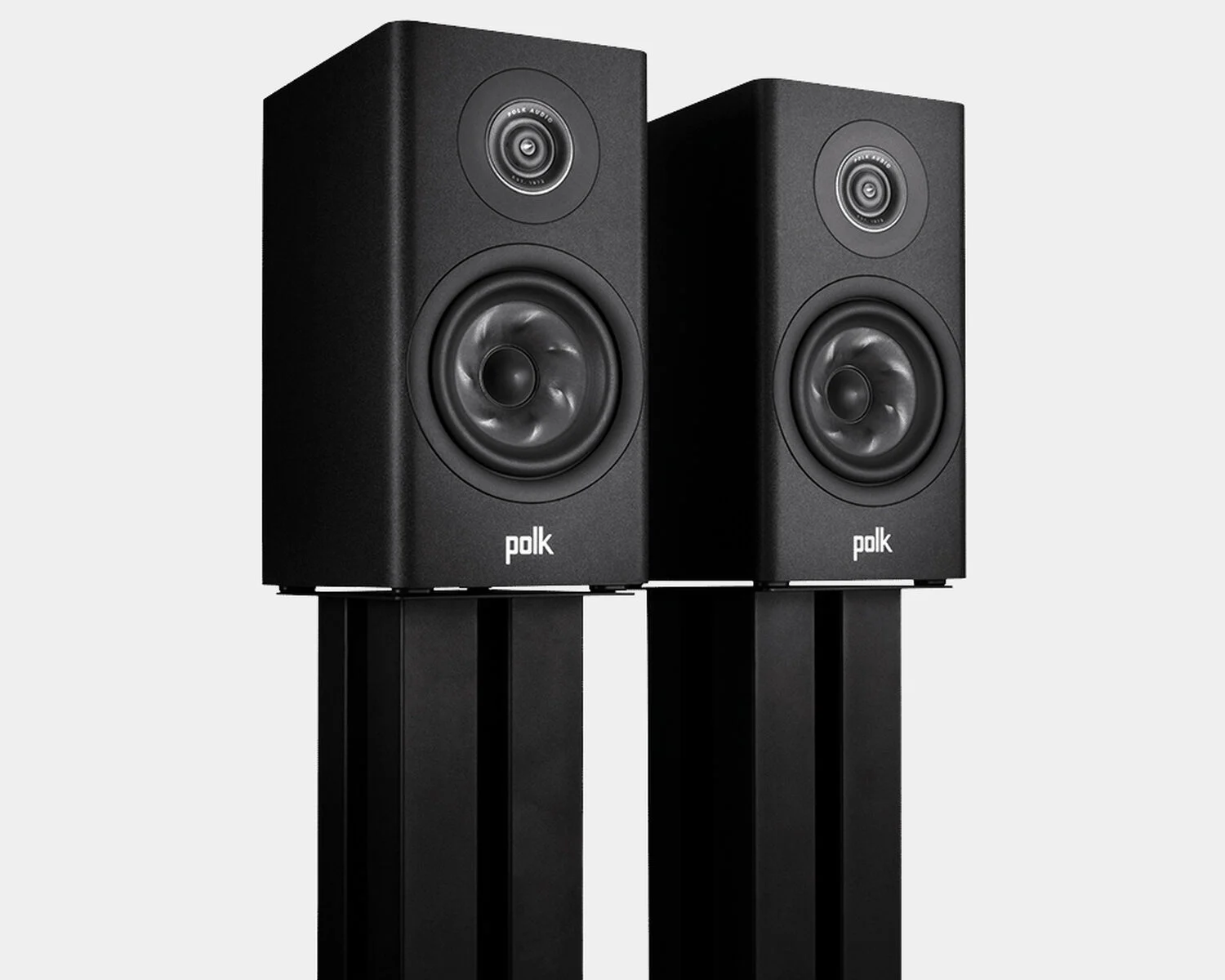 Polk Reserve R100 på stativer