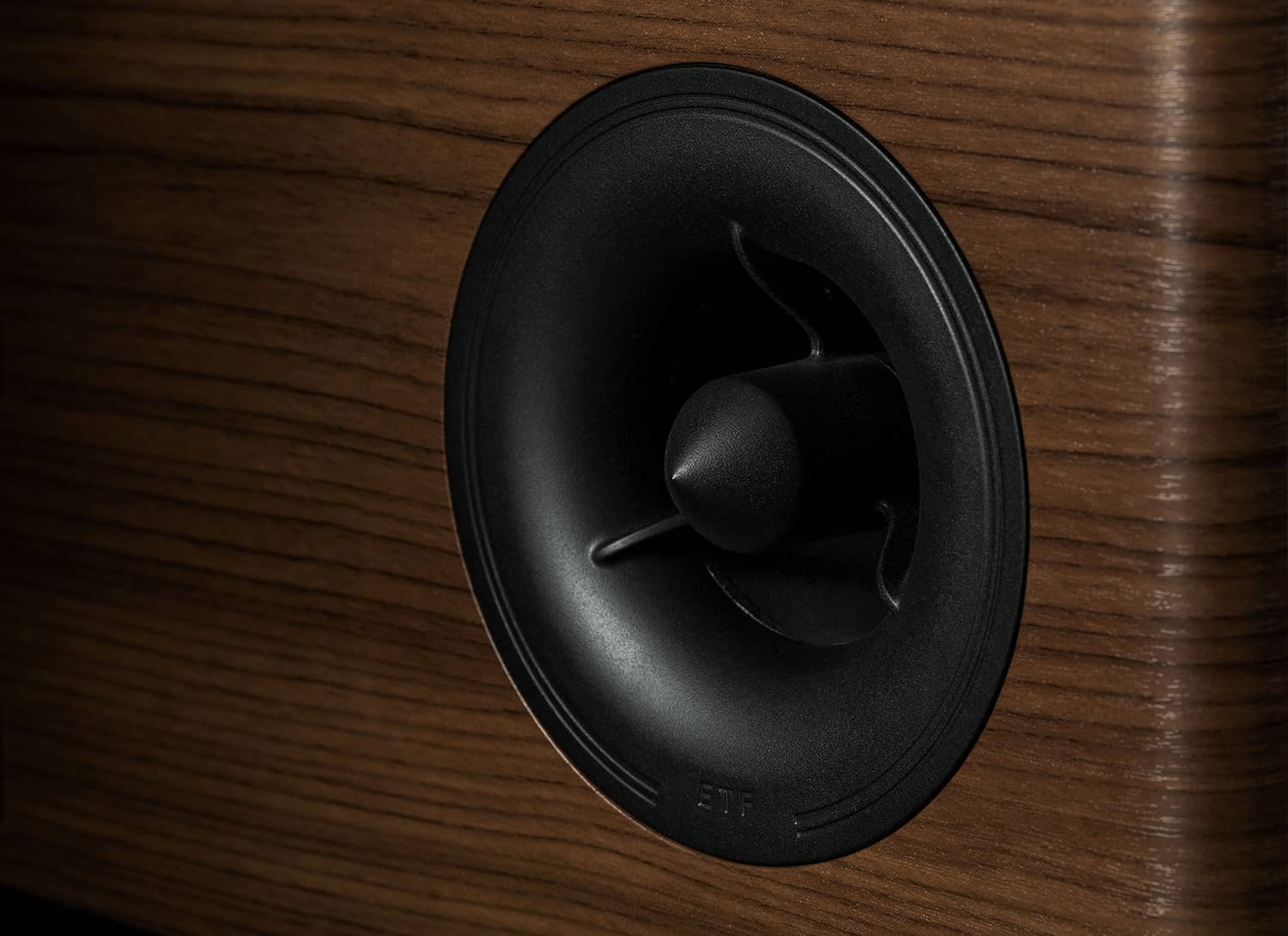 Baksiden av R400 med doble X-Port-porter