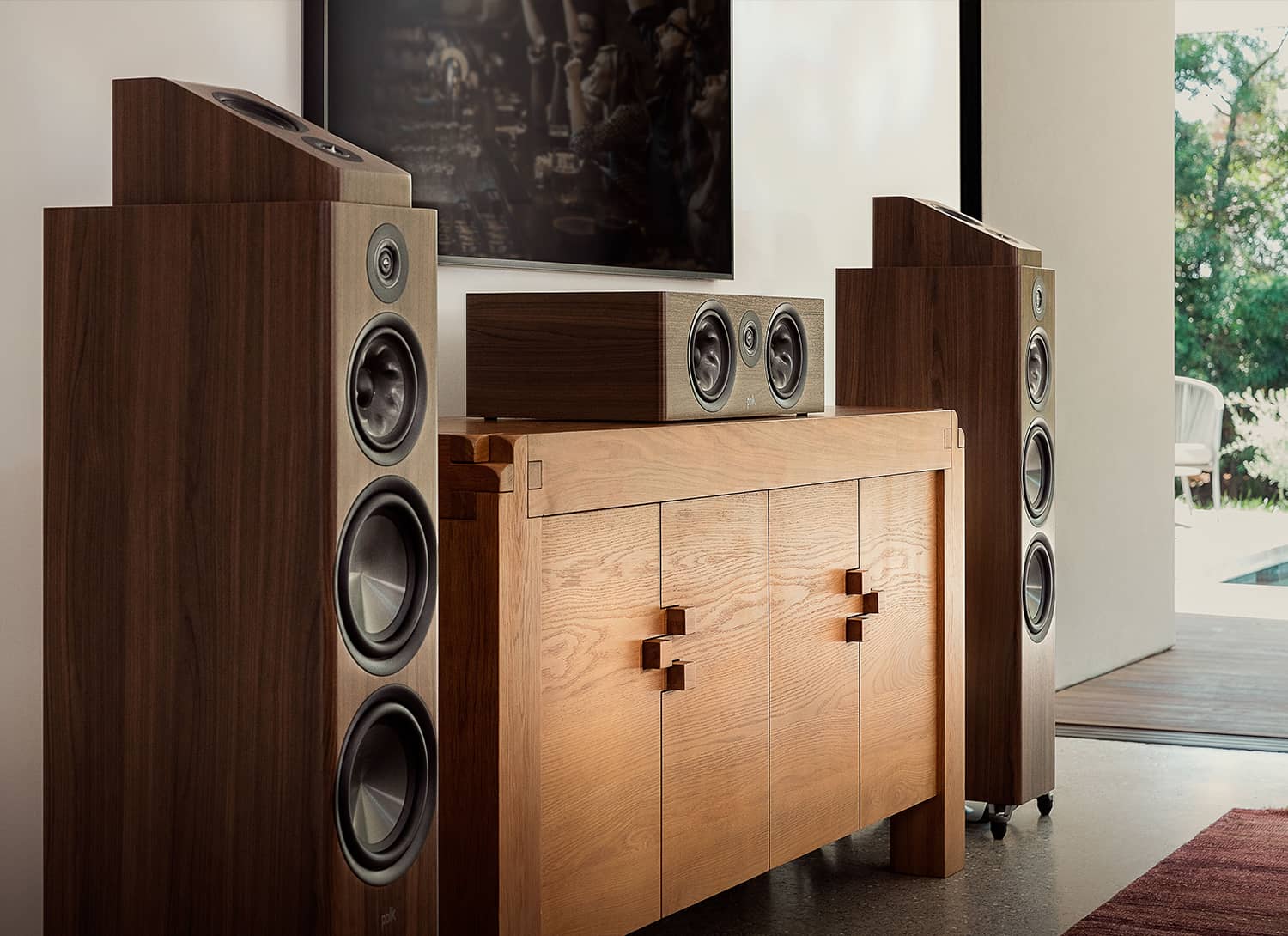Polk Reserve R400 i et interiør